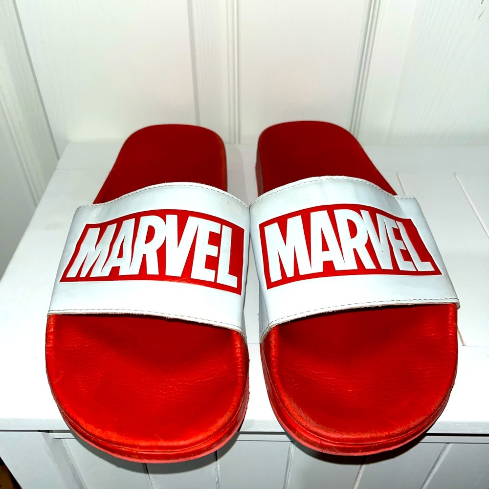 Marvel sandals red